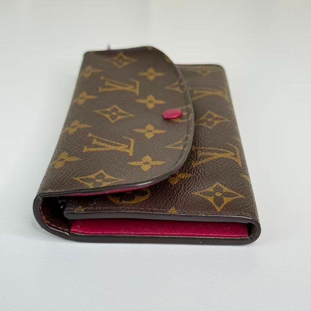 Louis Vuitton Monogram Canvas Wallet with Classic LV Logo Design - Picture 4 of 7